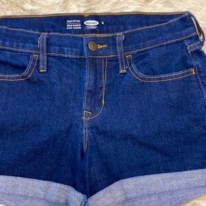 Old navy size 4 semi fitted semi adjuste
